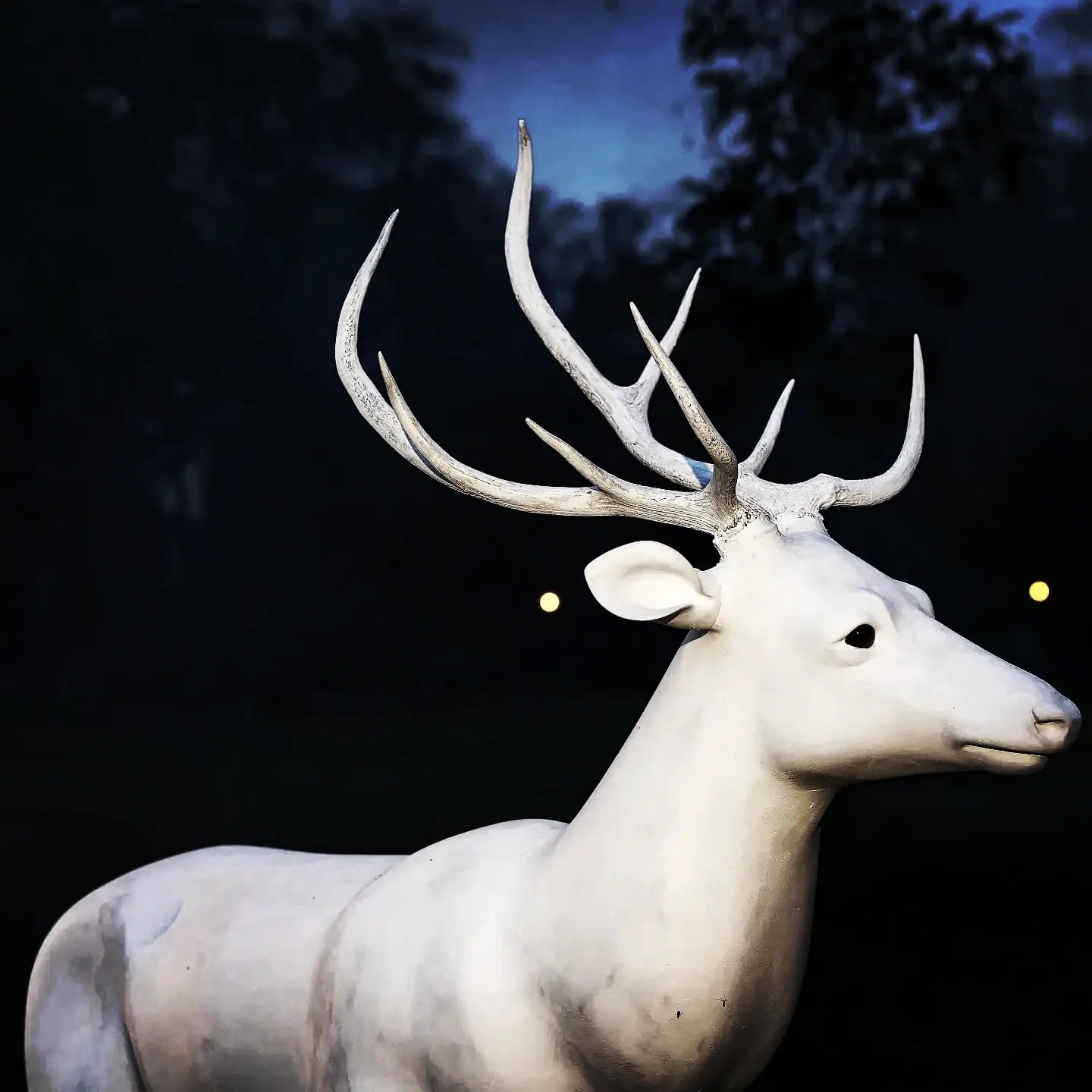 White stag sculpture by Marina Stoponja