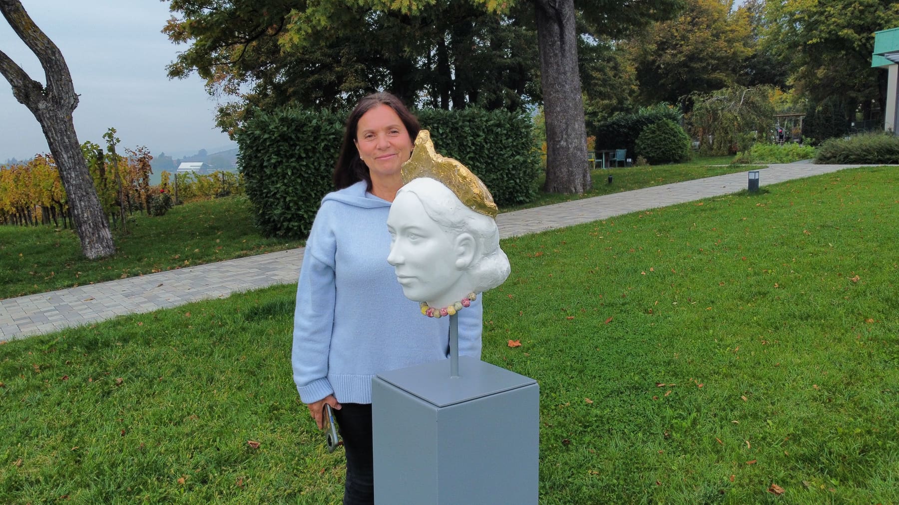 Marina Stoponja beside a sculpted head at Mountain Studio